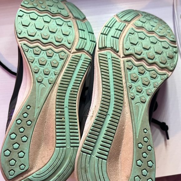 Girls Nike running shoes - Picture 5 of 6